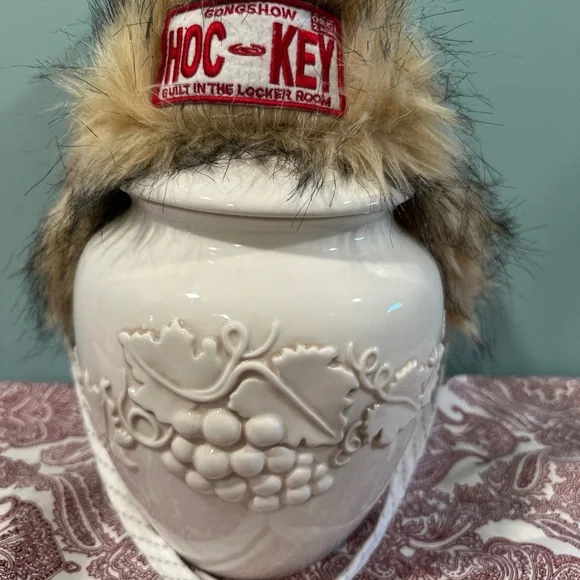 Red and White unisex adult bench GONGSHOW Hockey Hat w/Faux Fur Trim - Picture 7 of 8